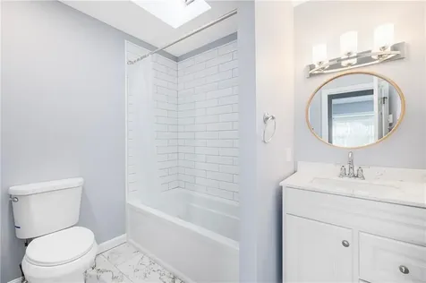 152 Tuckerman Avenue Middletown RI 02842