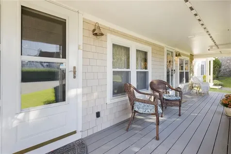 152 Tuckerman Avenue Middletown RI 02842