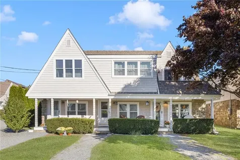152 Tuckerman Avenue Middletown RI 02842