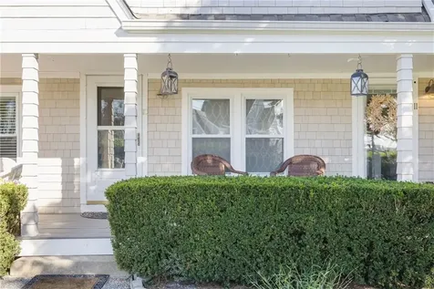 152 Tuckerman Avenue Middletown RI 02842
