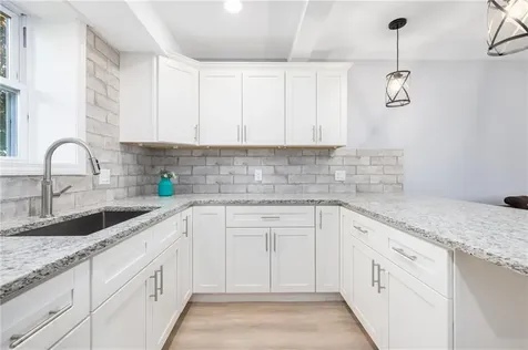 152 Tuckerman Avenue Middletown RI 02842