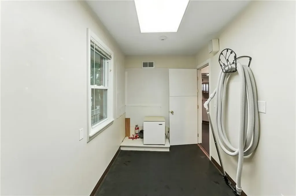 2789 Post Road Warwick RI 02886
