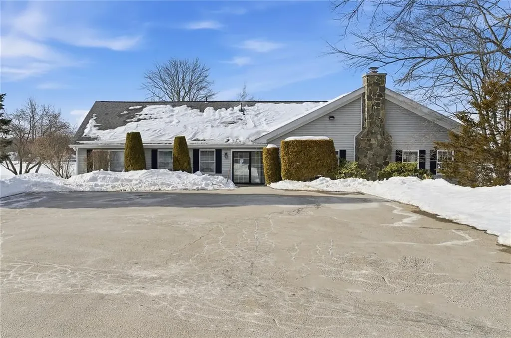 720 Putnam Pike Smithfield RI 02828