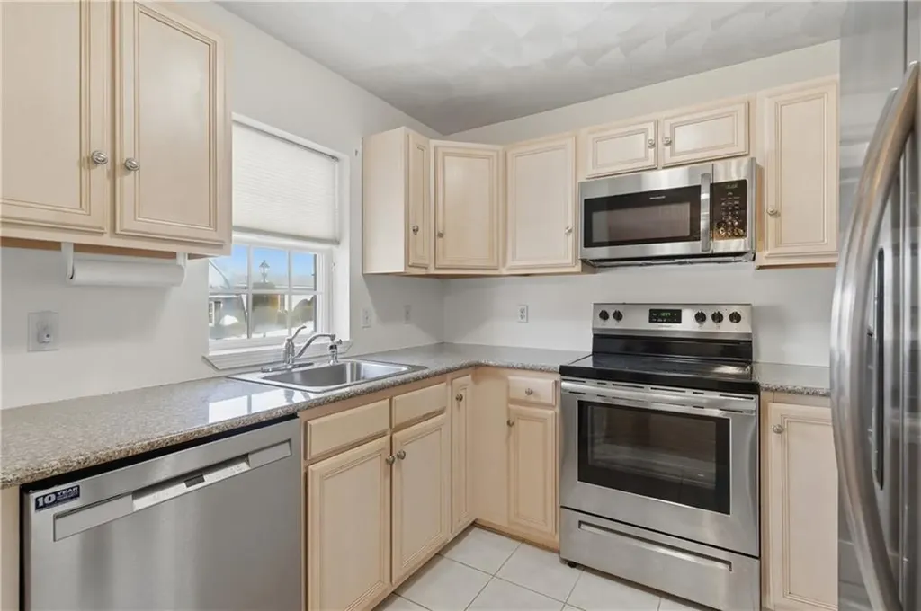 720 Putnam Pike Smithfield RI 02828