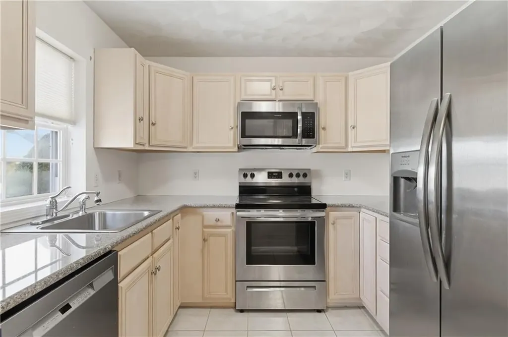 720 Putnam Pike Smithfield RI 02828