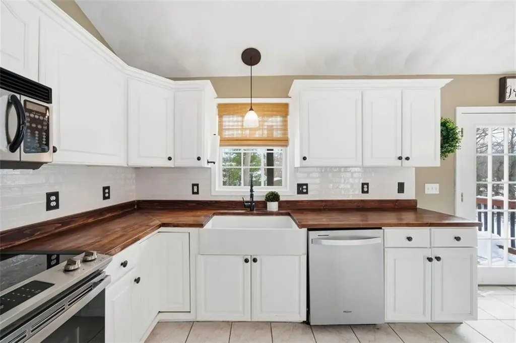 98 Cedar Grove Drive Exeter RI 02822