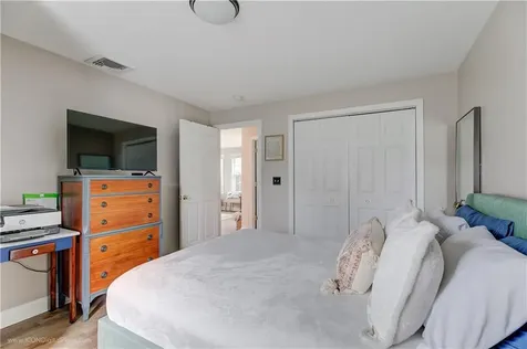 1070 Crandall Road Tiverton RI 02878