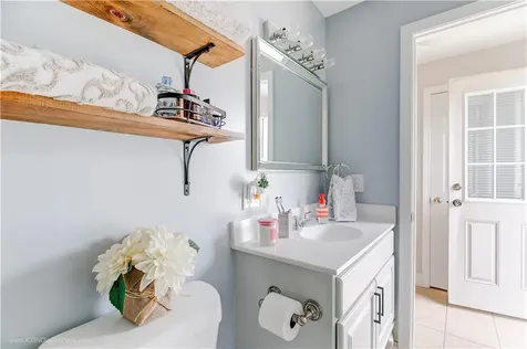 1070 Crandall Road Tiverton RI 02878