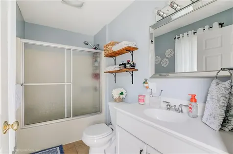 1070 Crandall Road Tiverton RI 02878