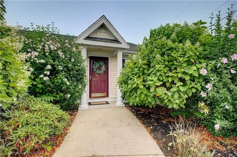 1070 Crandall Road Tiverton RI 02878