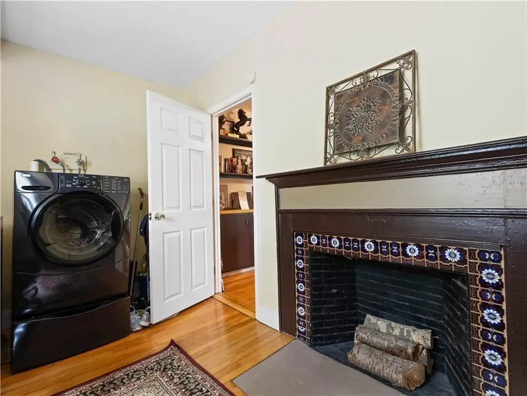 295 Main Street Cranston RI 02921