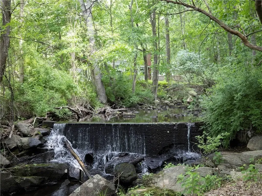 295 Main Street Cranston RI 02921