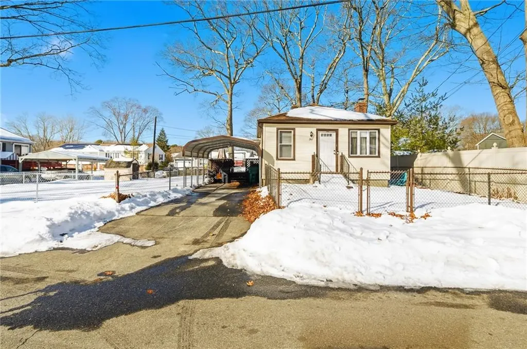 201 Hollis Avenue Warwick RI 02889