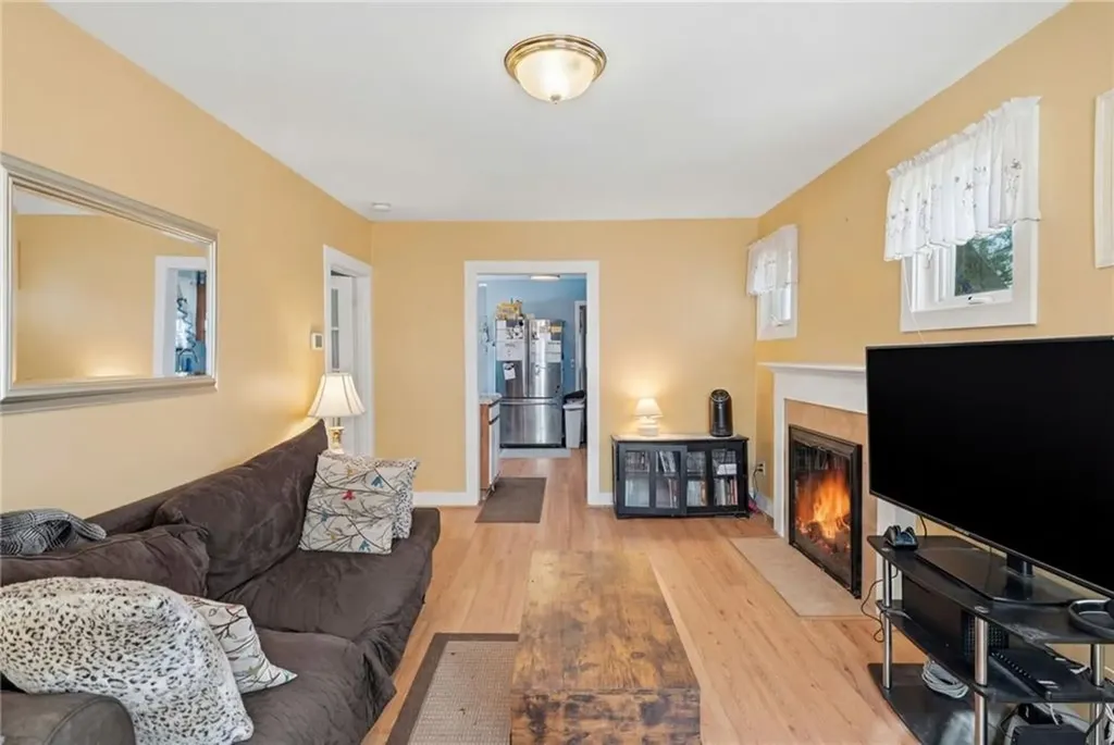 201 Hollis Avenue Warwick RI 02889