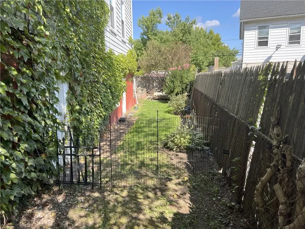 10 14 Carleton Street Providence RI 02908