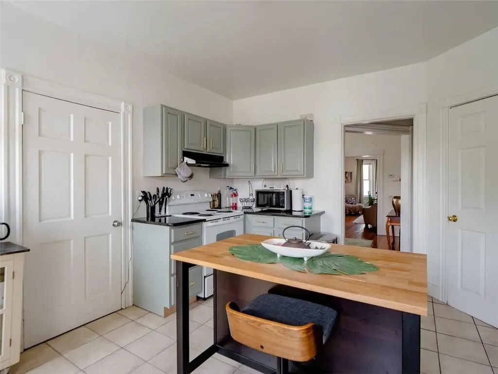 10 14 Carleton Street Providence RI 02908