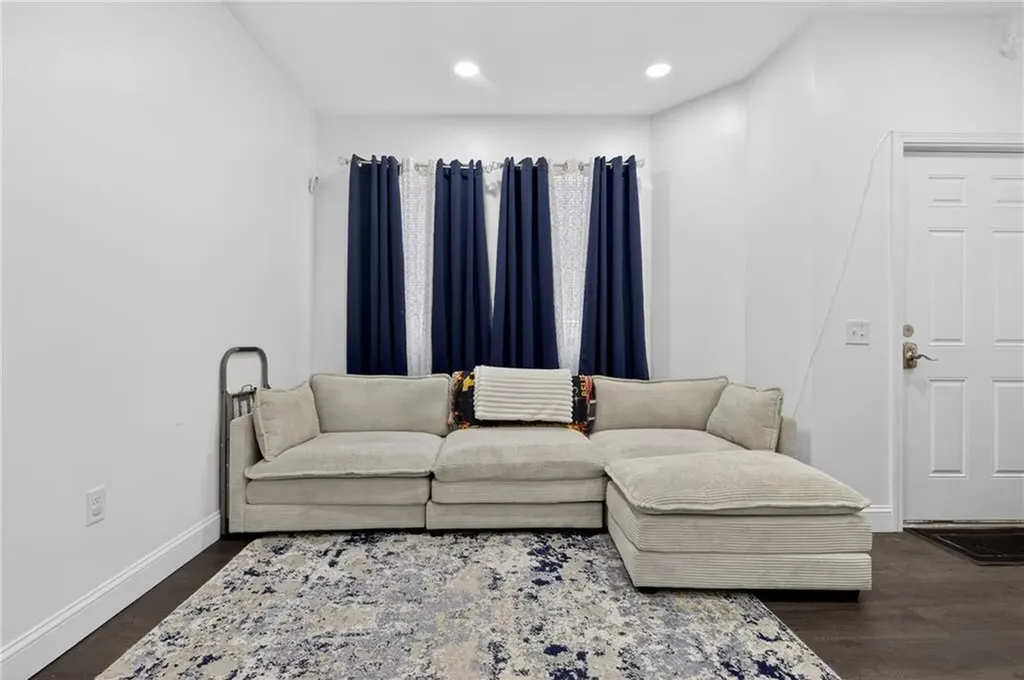 528 Charles Street Providence RI 02904