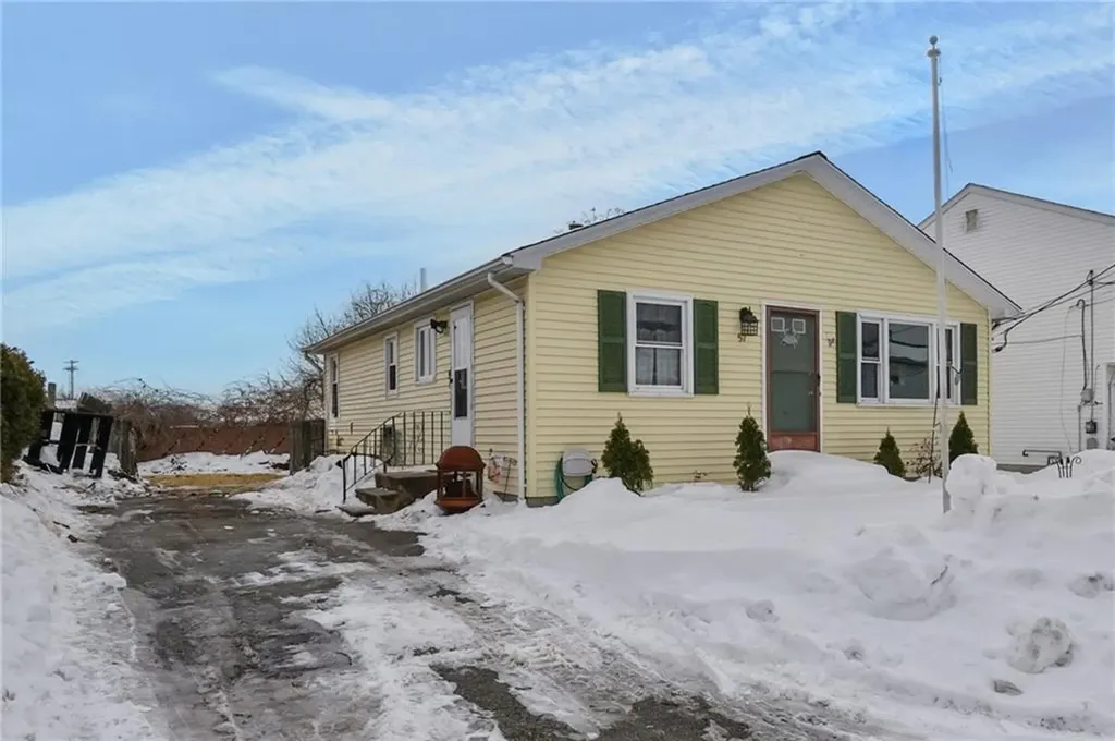 57 Whirlaway Place Pawtucket RI 02861