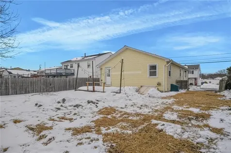 57 Whirlaway Place Pawtucket RI 02861