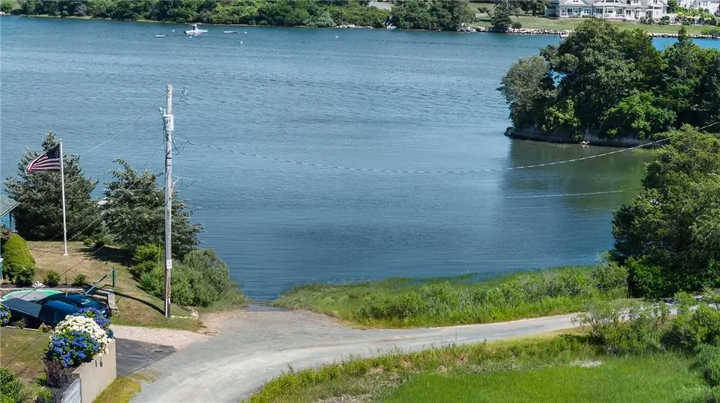 17 Goose Island Road Narragansett RI 02882