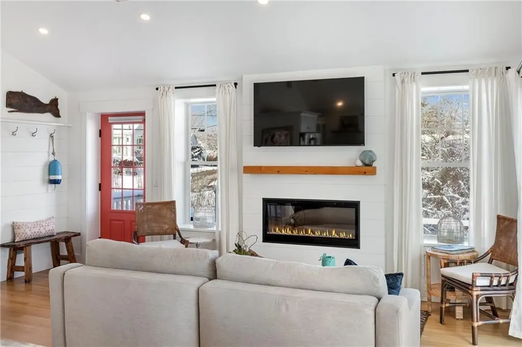 17 Goose Island Road Narragansett RI 02882