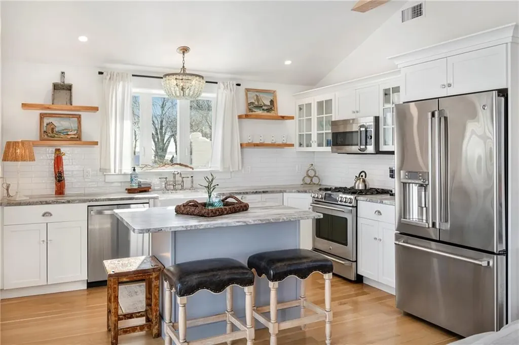 17 Goose Island Road Narragansett RI 02882