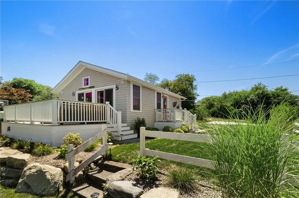 17 Goose Island Road Narragansett RI 02882