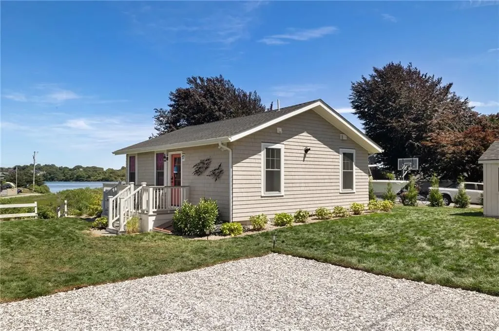 17 Goose Island Road Narragansett RI 02882