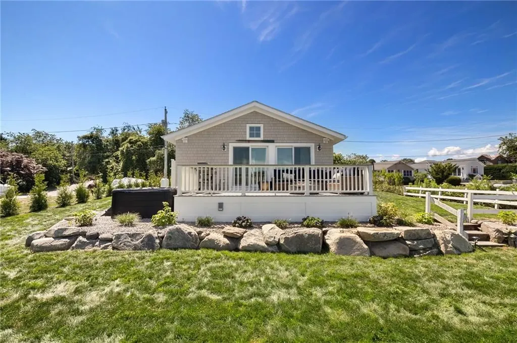 17 Goose Island Road Narragansett RI 02882