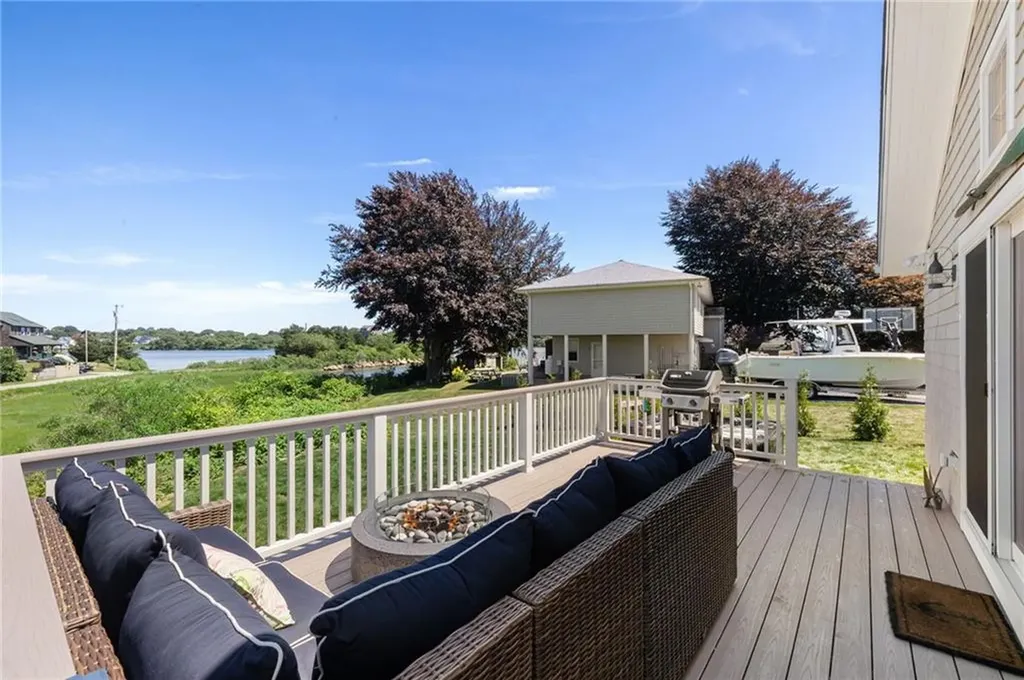 17 Goose Island Road Narragansett RI 02882