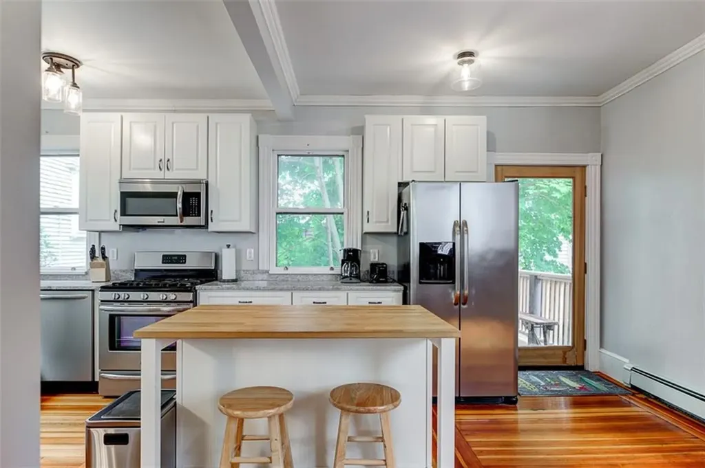 7 Division Street Newport RI 02840