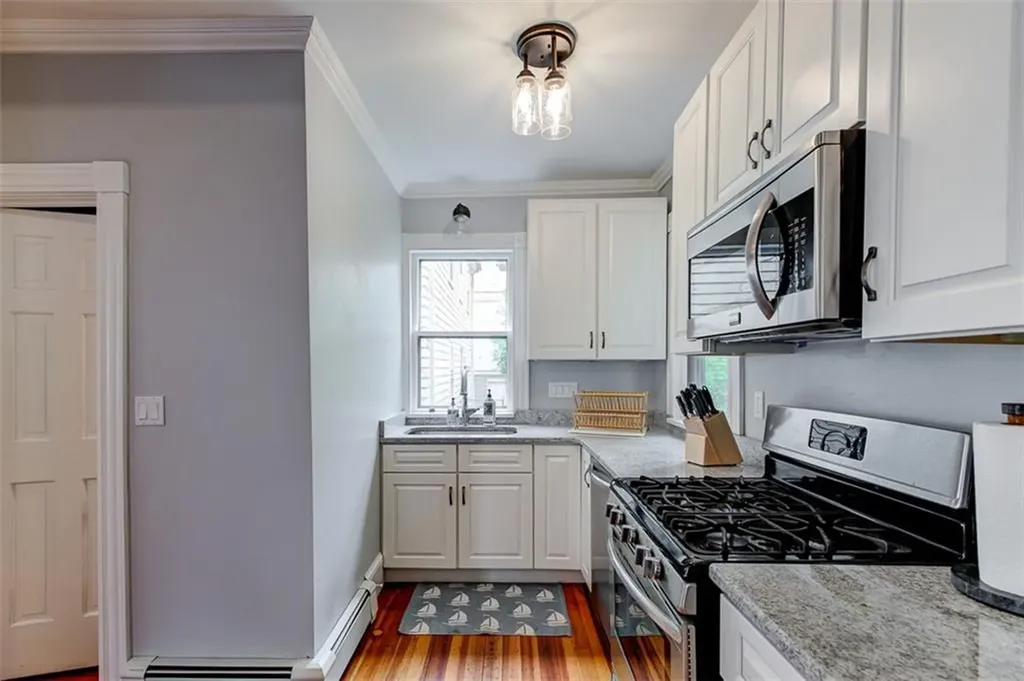 7 Division Street Newport RI 02840