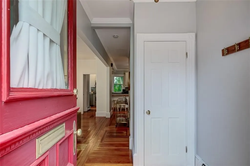 7 Division Street Newport RI 02840