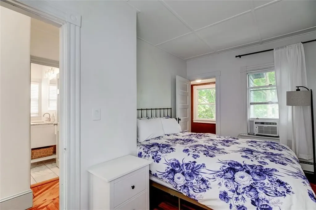 7 Division Street Newport RI 02840