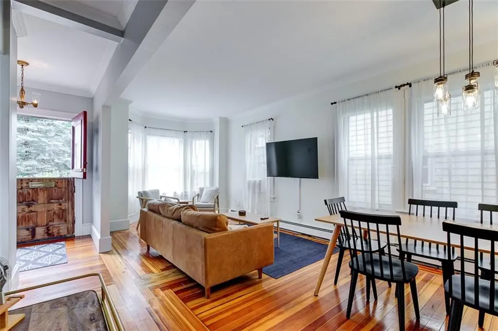 7 Division Street Newport RI 02840