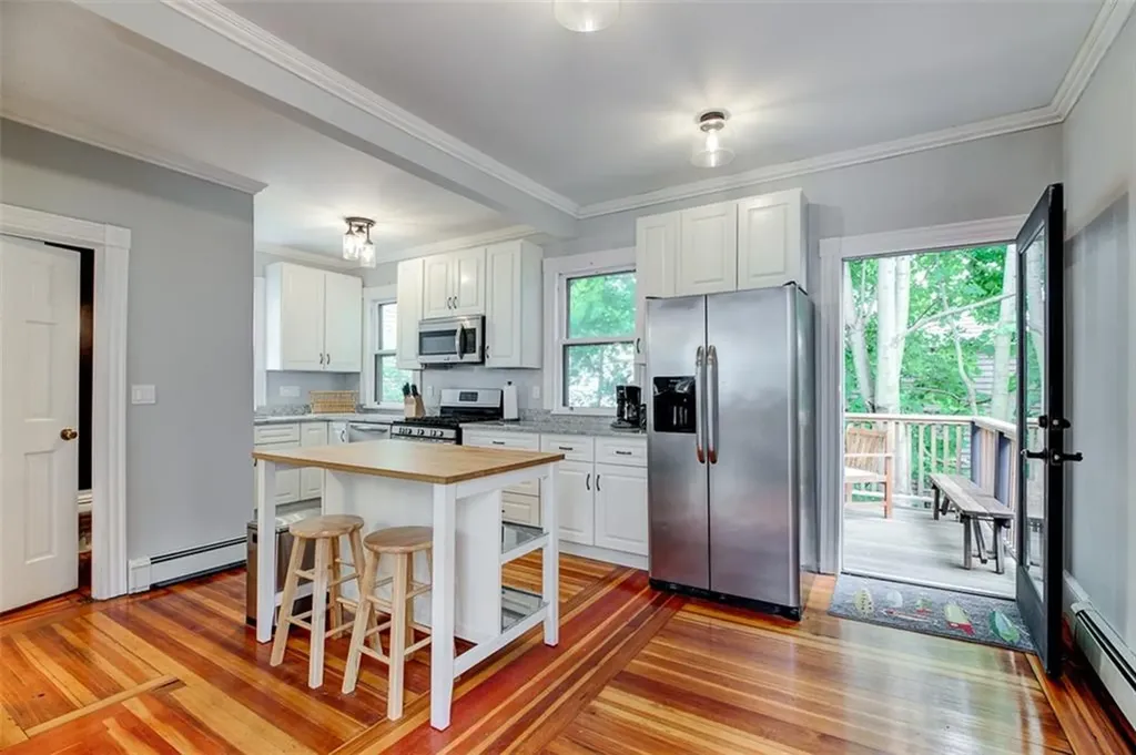 7 Division Street Newport RI 02840
