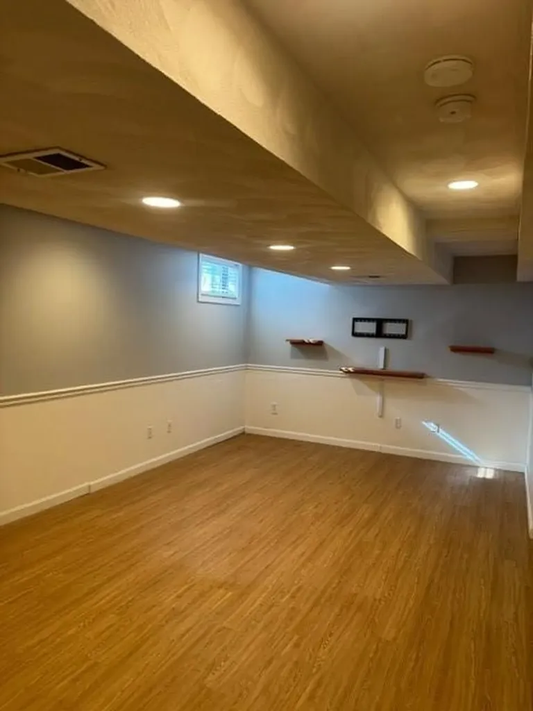 22 Derby Lane Cranston RI 02921