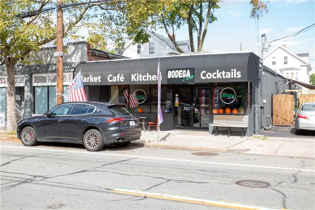 371 Smith Street Providence RI 02908