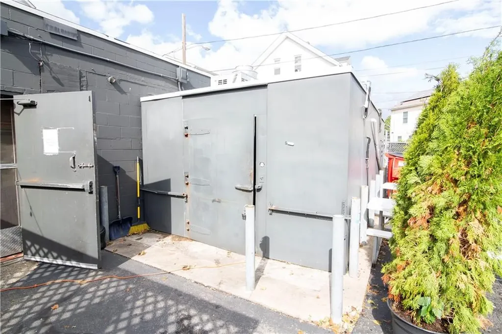 371 Smith Street Providence RI 02908