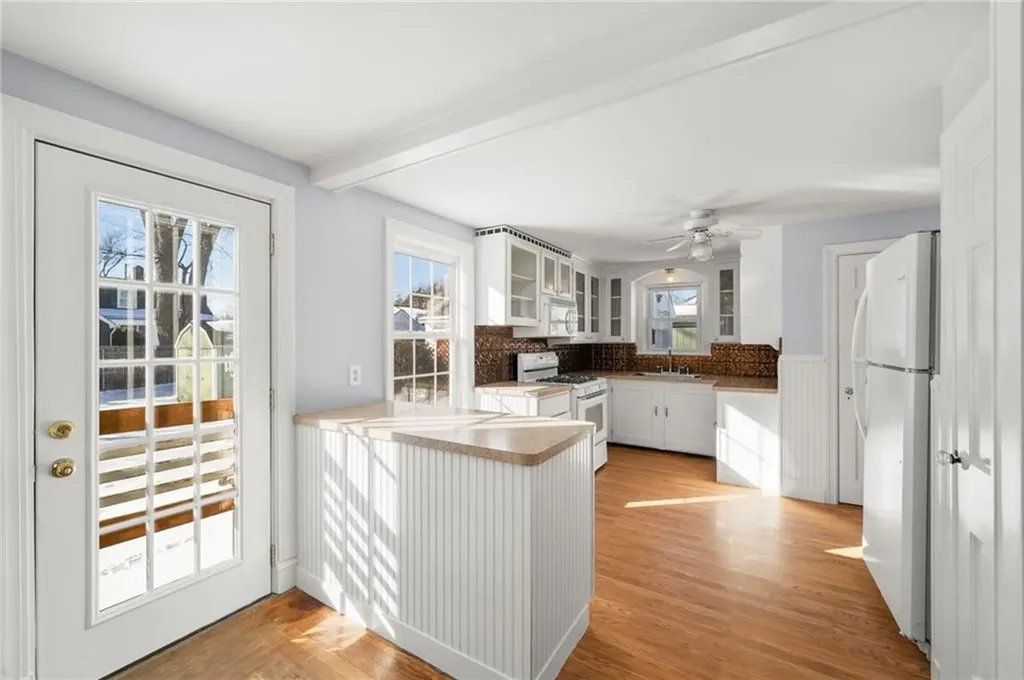 25 Newfield Avenue Warwick RI 02888