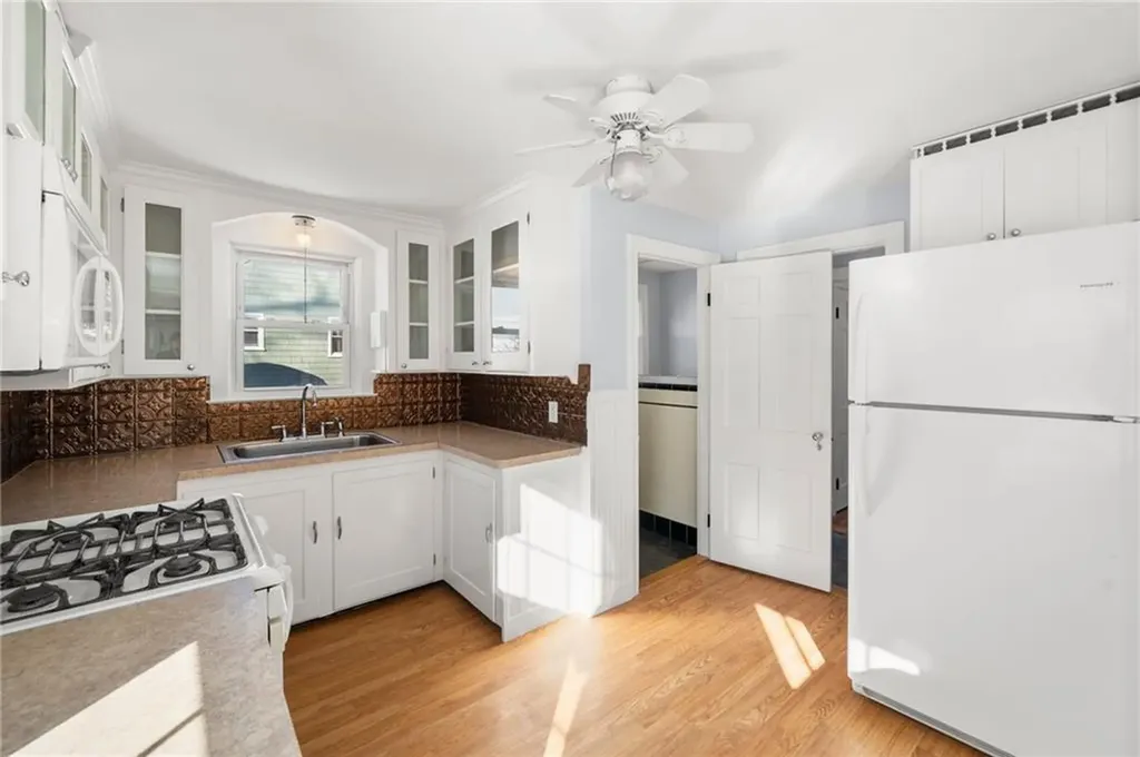 25 Newfield Avenue Warwick RI 02888