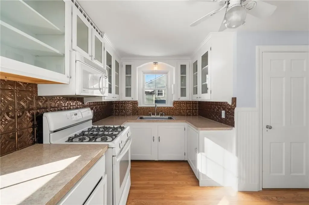 25 Newfield Avenue Warwick RI 02888