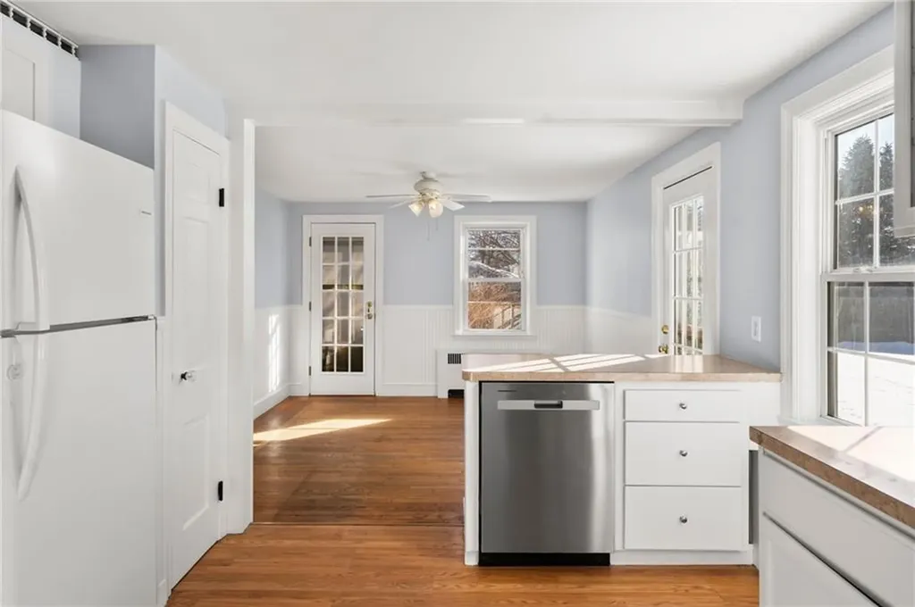 25 Newfield Avenue Warwick RI 02888