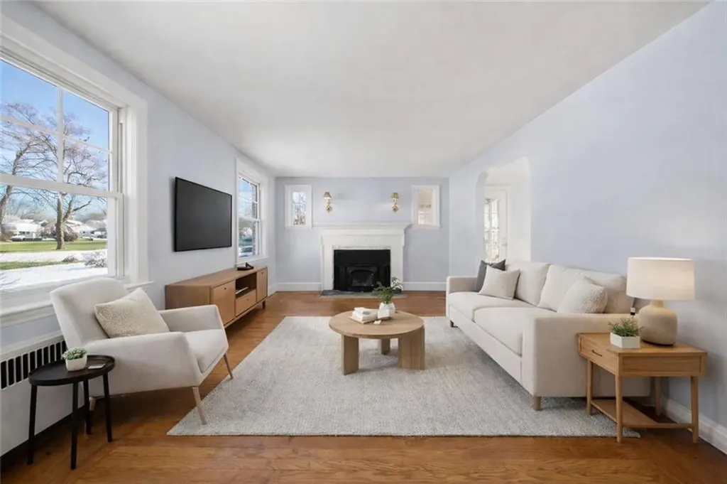 25 Newfield Avenue Warwick RI 02888