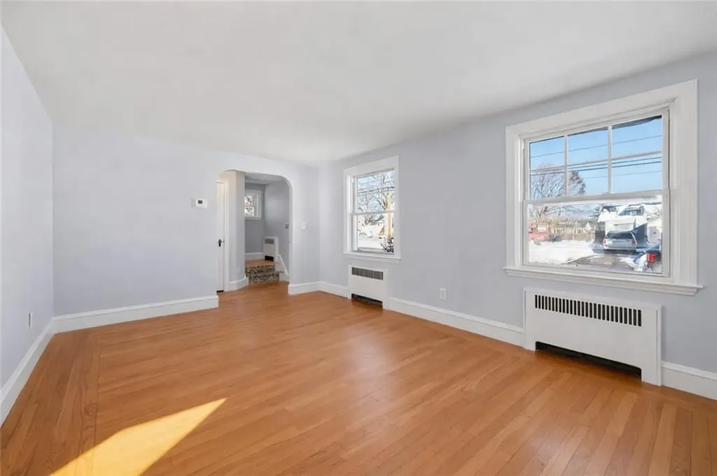 25 Newfield Avenue Warwick RI 02888