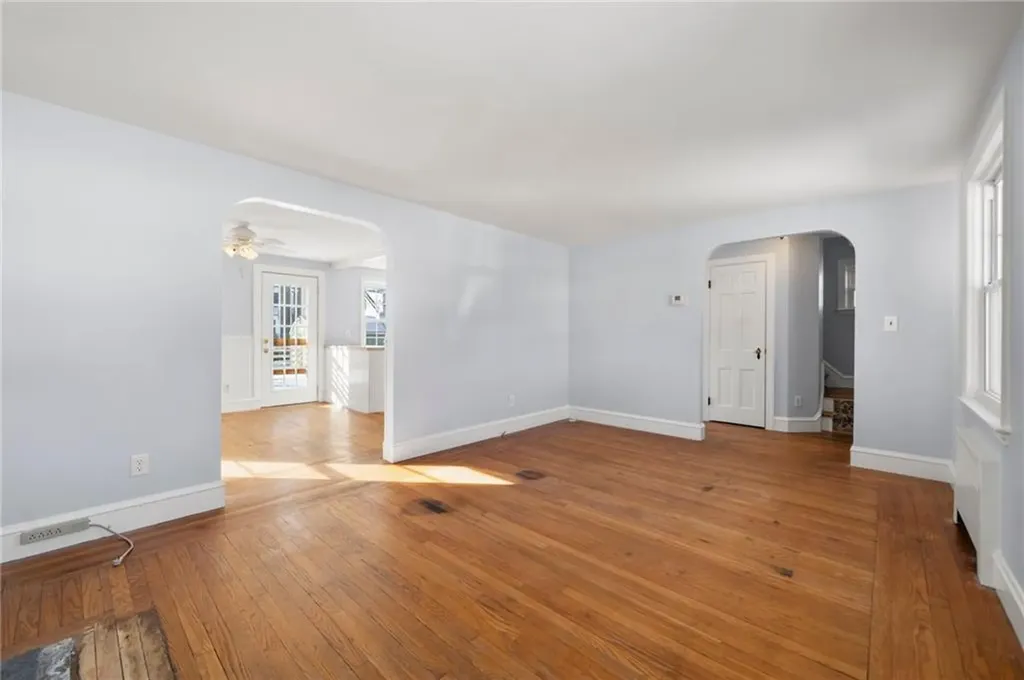 25 Newfield Avenue Warwick RI 02888