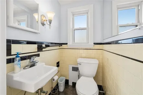 25 Newfield Avenue Warwick RI 02888