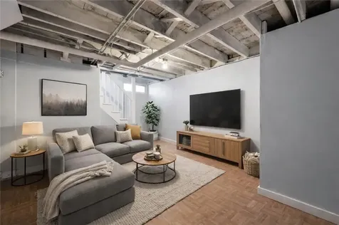 25 Newfield Avenue Warwick RI 02888