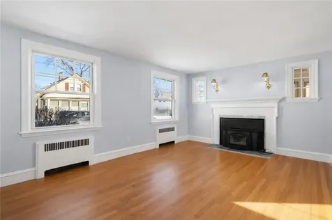 25 Newfield Avenue Warwick RI 02888