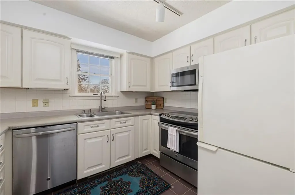 77 Narragansett Avenue Jamestown RI 02835